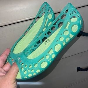 CROCS WOMEN SHOES  SIZE 9